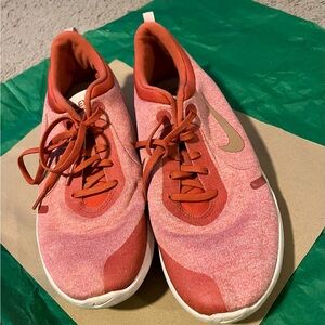 Comfy Nike Flex walking shoess with plenty of life! Don’t miss this bargain!